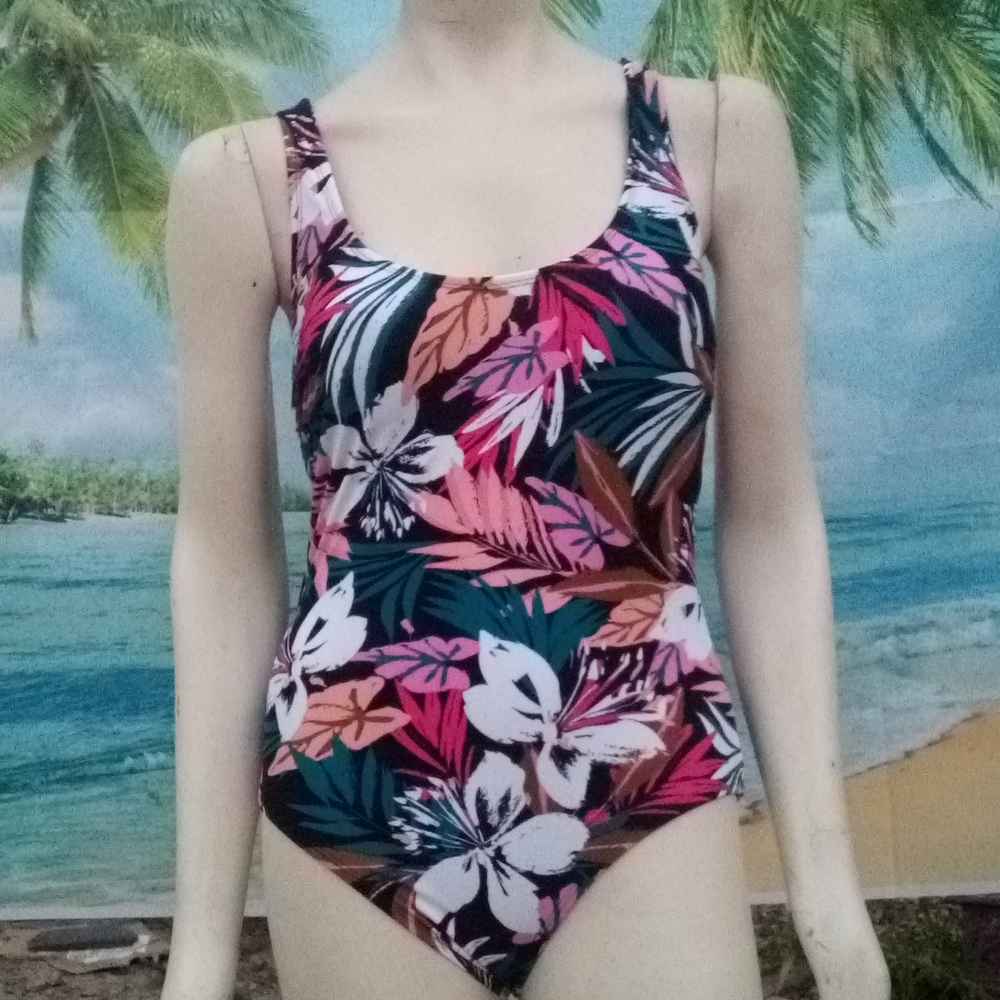 NWT "Kona Sol" flower 1 pc. bathing suit